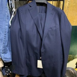 Men’s Navy Suitsupply Suit